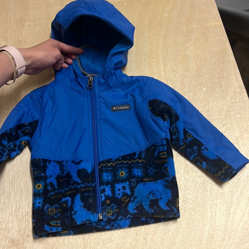 Columbia jacket. Size 12-18M. Excellent used condition. Royal blue and black.